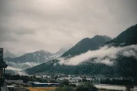 Shankee Hotel (Bome Passenger Station) - Bergblick
