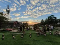 Thunder Cave Smoke Cloud. Starry Sky Camp Hoteles cerca de Leidong Plain