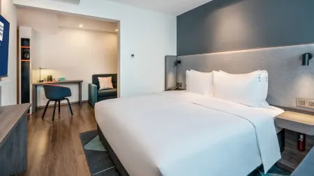 Holiday Inn Express Qingdao May Fourth Square Olympic Sailing Center