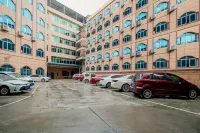 Rezen Select Hotel (Yizhou Hechi College) - parking