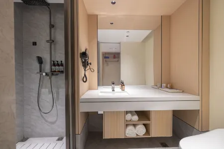 Pujiang New Yatu Hotel Отели рядом с достопримечательностью «Jiangnan Diyijia Scenic Resort»