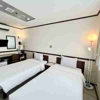 東横INNセブ Rooms