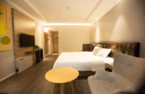 HanTing Premium Hotel (Xinyang Railway Station Xiya Hemei Plaza)