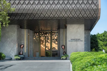 INNSiDE by Meliá Bangkok Sukhumvit Отели рядом с достопримечательностью «Wat Thung Setthi»