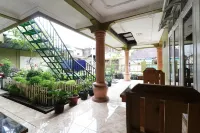 Waroeng Transit & Depary Homestay Hotels near House of Representatives Building of Binjai City