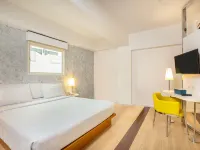1O1 URBAN Jakarta Kelapa Gading Hotels near La Piazza
