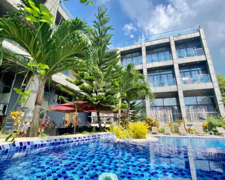 โรงแรม เวียนนา (ปรับปรุงใหม่ 2025) โรงแรมในโครอน