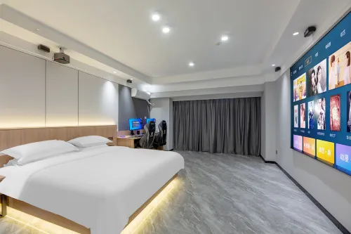 Zujia E-sports Movie Homestay (Shijiazhuang Railway Station Tatan Commercial City)