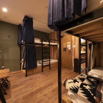 Glamping Tokyo Asakusa Отели рядом с достопримечательностью «Железнодорожный вокзал Осиагэ»