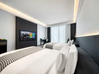 Jiyu Lanting Hotel (Jinhua Jinyi Baolong Plaza)