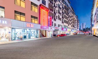 Longxiang Hotel (Yihuang Xueqian Street Fengshenxiang Pedestrian Street)