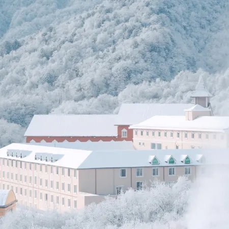 Xiling Snow Mountain Maple Leaf Hotel