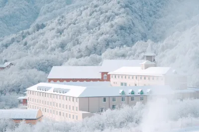 Xiling Snow Mountain Maple Leaf Hotel Hotels near Xiling Snow Mountain Ski Resort