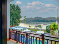 RELAXFUL HOTEL Hotels near Wat Siphoutthabath