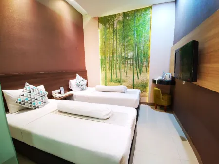 Vio Hotel Pasteur Отели рядом с достопримечательностью «Таман гайя»