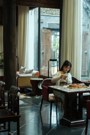 Hengdian Film and Television City Longjing Yuyu Yinshu