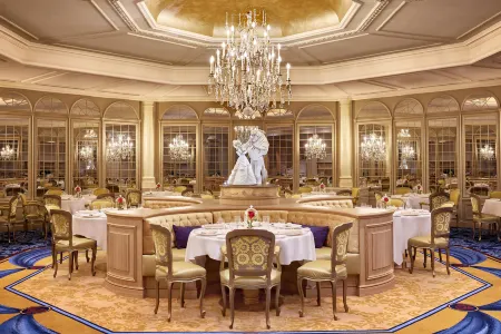 Disneyland Hotel Отели рядом с достопримечательностью «Диснейленд Париж»