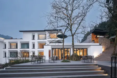 Trip.com Group Country Retreats (Mount Emei Yixi-Qingyin Joint Resort)