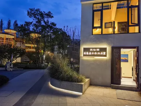 Fuxian Lake Xiyin Temperature Water Pool Villa