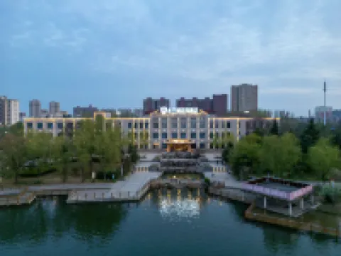 Yucheng Mulan Lake Garden Hotel (Yucheng County Government Store)