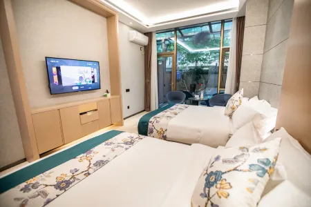 Hongting Garden Hotel Отели рядом с достопримечательностью «Yunnan Wild Animals Park»