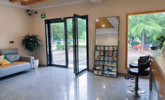 Orange B&B ( Xiangyang Vocational and Technical College Branch)