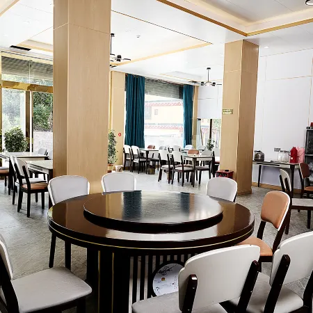Batang Meihao Hotel (Batang County 318 National Road)