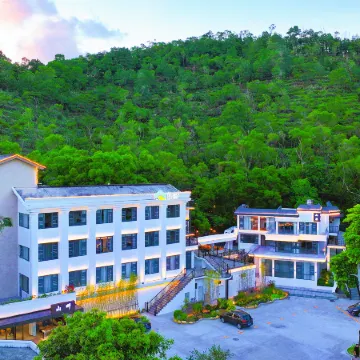 TRAVEL TREE INN