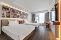 Ibis 호텔 (러산 시내중심)