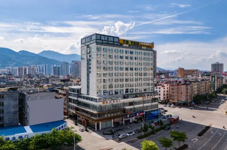 Clover Holiday Hotel (Guiping Xinggui) Отели в г. Гуйпин