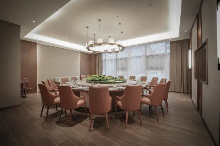 XING SHAN TAO HU ALING HOT SPRING RESORT HOTEL Отели рядом с достопримечательностью «bai yang zhai»