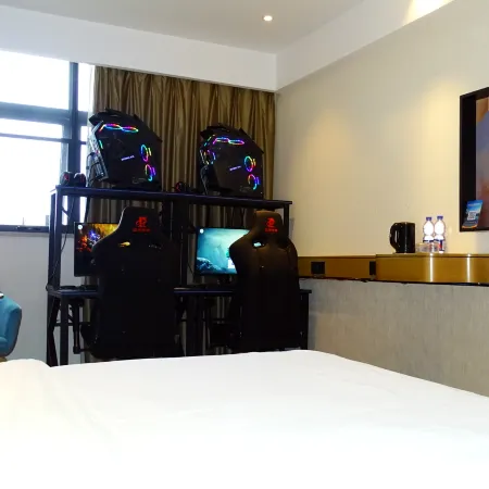 Yaxin Esports Hotel (New Bridge North Road Haiyan Technology City Branch)