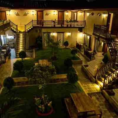 忙碌蜜蜂波克拉度假村 Hotel Exterior