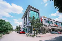 Swing & Pillows @ Kota Kemuning Selangor فنادق في 