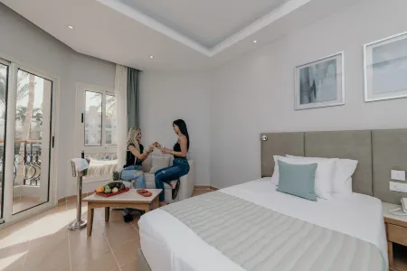 Sunrise Aqua Joy Resort Отели рядом с достопримечательностью «Махмея пляж»