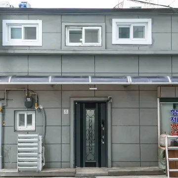 Near Seongsu · Safe Female Stay (3min from Subway) Отели рядом с достопримечательностью «Железнодорожная станция Хвеги»