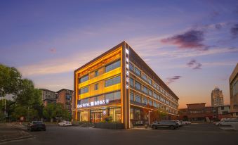 Ease Hotel · Zhi (Liyang Wuyue Plaza)