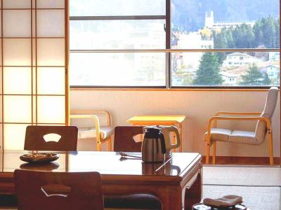 スタンダード和室10畳+広縁3帖<ゲレンデビュー> 越後湯沢温泉 露天大岩風呂の宿 湯沢東映ホテルの写真