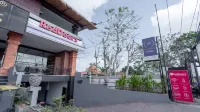RedDoorz @ Uluwatu Suites Hotels in Bali