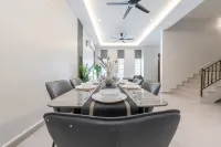 【La Ferringhi Villa】25 pax/Courtyard/Backyard/Bathtub/Pool Table/Mahjong/BBQ Grill/3 mins to beach