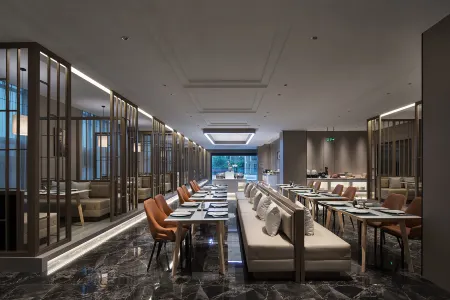 Eshine East Hotel Отели рядом с достопримечательностью «Zhangba Guiyuan Forest»