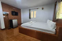 Rung Rueng Resort Hotels in Ban Phai