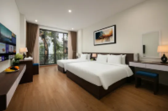 Queen Cafe Hotel Các khách sạn gần Khu Phố Cổ Hà Nội