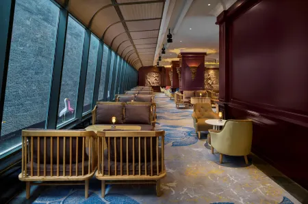 Wyndham Grand Phnom Penh Capital Отели рядом с достопримечательностью «Hong Kong Land»