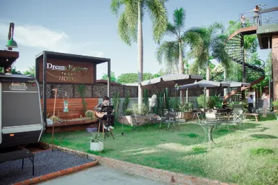 Dream Factory Hotel Các khách sạn gần Wat Siritham Nimit