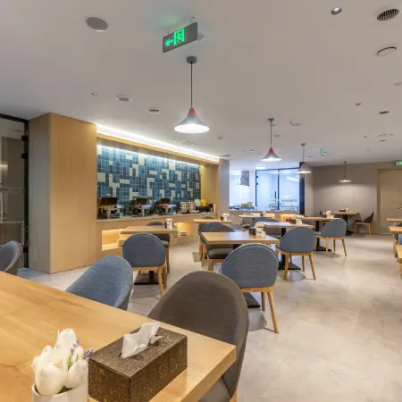 Home Hotel · Neo (Harbin Central Avenue City First Hospital)