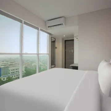 Amaris Hotel Kalimalang Hotels near Funworld