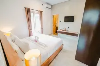Queenara Local House Hotels near Pengempu Waterfall