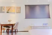 Roland Elegant Residence Homestay (Hohhot East Railway Station Guoneng Building) - Mountain View