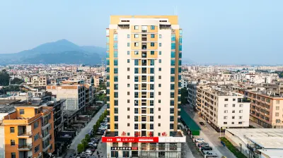 The Najia Four Seasons Hotel Hotels near Yunxiao Railway Station